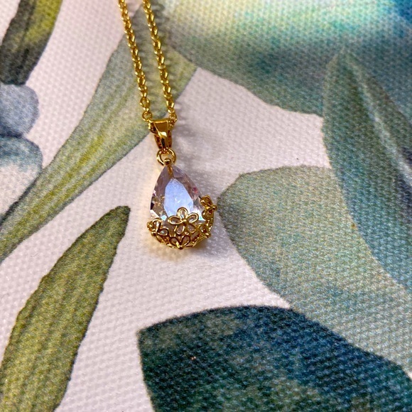 🔴 BOGO! Gold and Faux crystal vintage style pendant necklace - Picture 7 of 10